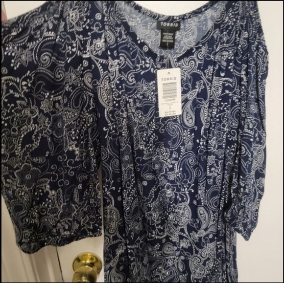 NWT-Torrid Paisley Cold Shoulder - Picture 2 of 2